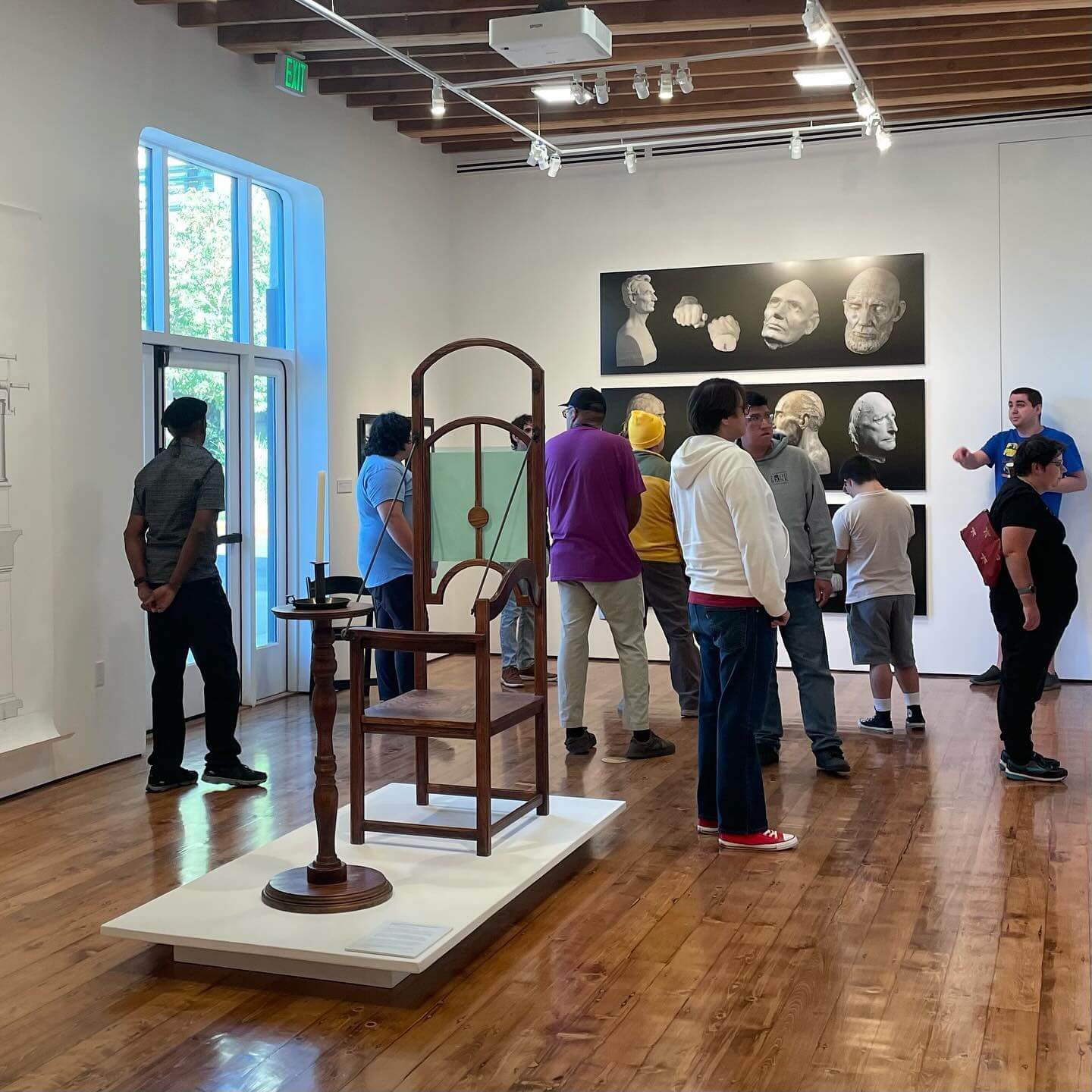 enjoying an art museum during a wellness weekend